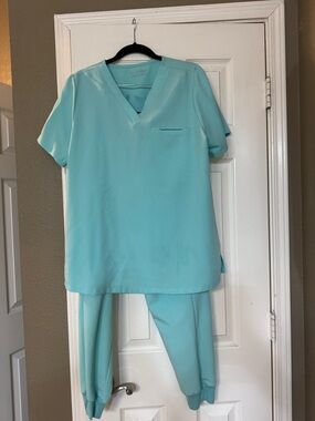 Mandala Women's aqua Scrub Set - Top & Jogger Pants